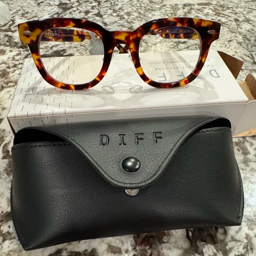 DIFF Blue-Light Blocking Glasses - Picture 3 of 12
